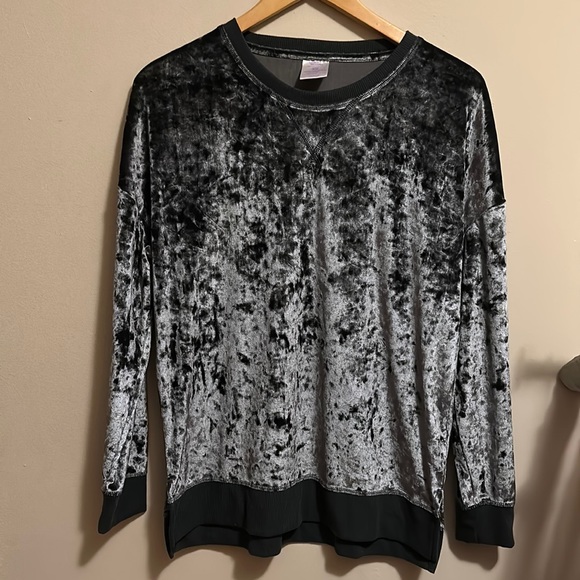 Velour Crew - Black - Picture 1 of 3